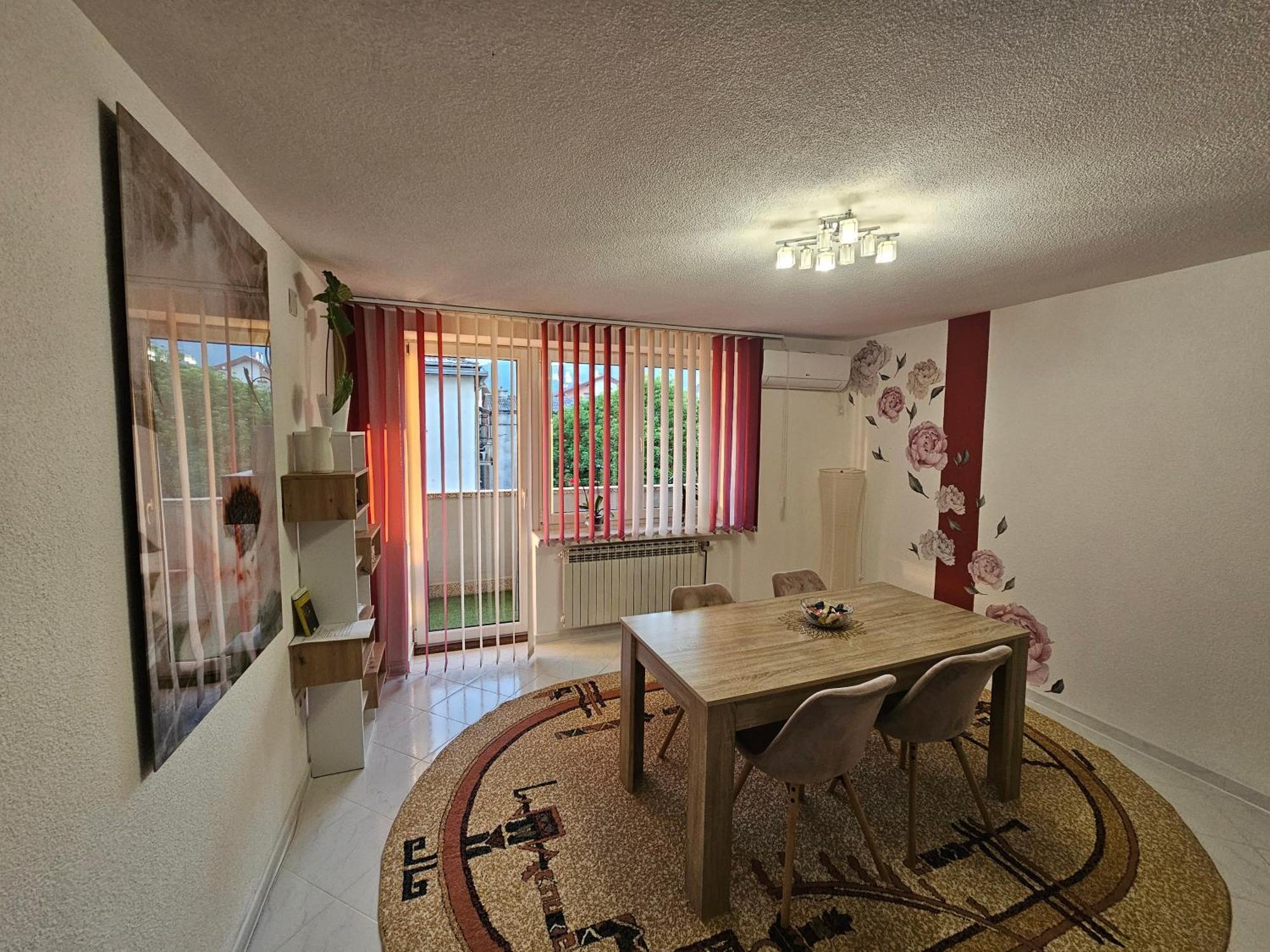 Loorus Apartment Bihać Екстериор снимка